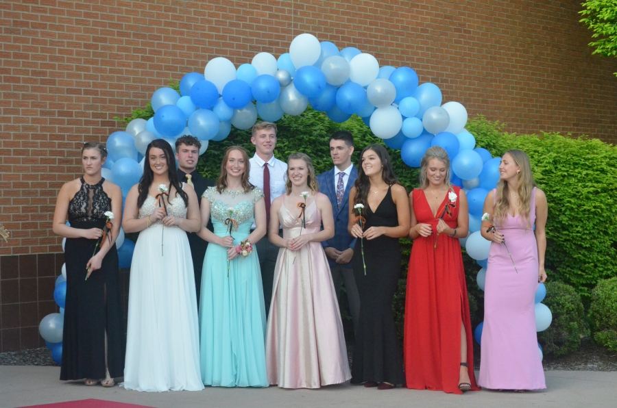 many people under a balloon arch